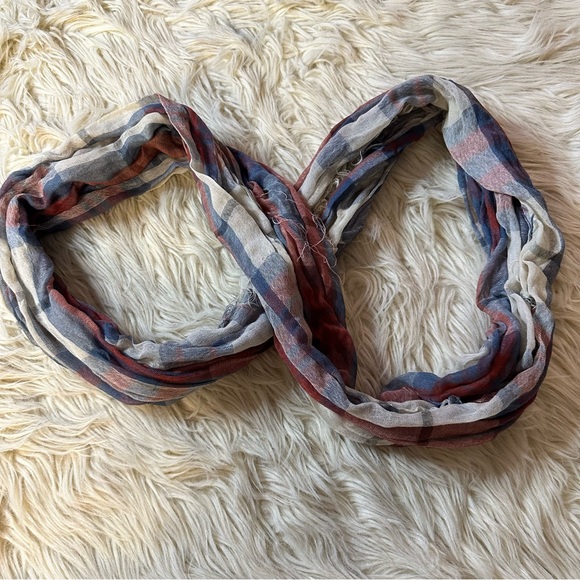 Plaid infinity scarf - Picture 3 of 6